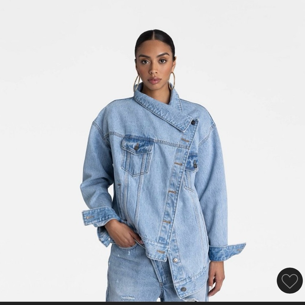 KBB BY KAHLANA “The denim jacket” light wash NWT Medium